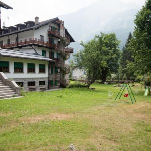 giardino con giochi per bambini